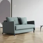 Cubed 140 med armstöd bäddsoffa