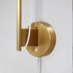 Yuh vägglampa